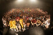 「UKFC on the Road 2018」東京・新木場STUDIO COAST公演の集合写真。（撮影：古溪一道）