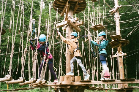 アスレチックで夏を満喫する乃木坂46 3期生。