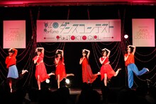 PerfumeとFragranceのコラボパフォーマンスの様子。（撮影：上山陽介）