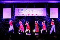 PerfumeとFragranceのコラボパフォーマンスの様子。（撮影：上山陽介）