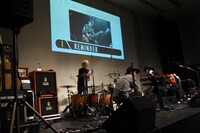 1位「REMINDER」発表時の様子。