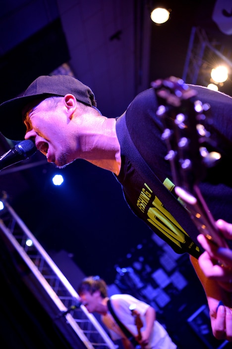 松崎兵太（G, Cho / SHANK）（撮影：半田安政[Showcase]）