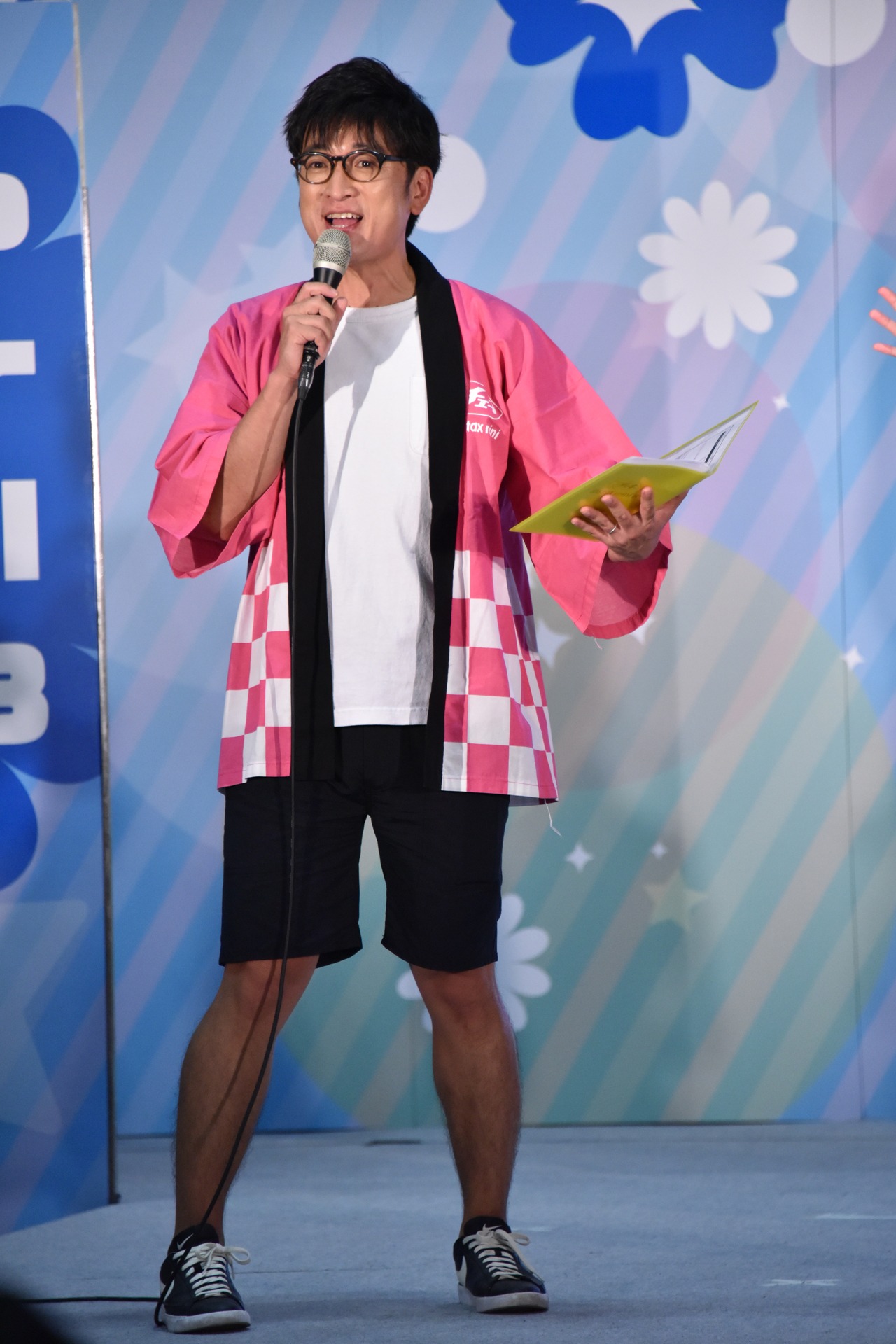MCの森ハヤシ。