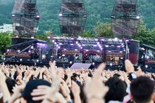 「GLAY × HOKKAIDO 150 GLORIOUS MILLION DOLLAR NIGHT vol.3」8月25日公演の様子。