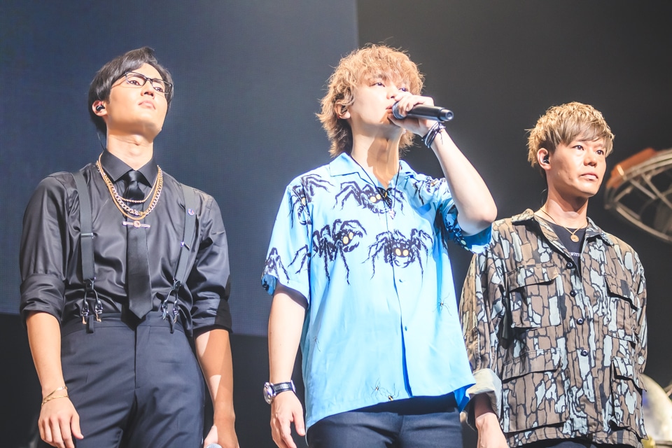 MAD TRIGGER CREW。左から駒田航、浅沼晋太郎、神尾晋一郎。（撮影：粂井健太）