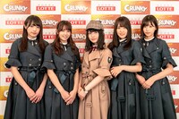 左から渡辺梨加、小林由依、長濱ねる、菅井友香、渡邉理佐。