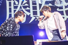 野津山幸宏と伊東健人。（撮影：粂井健太）