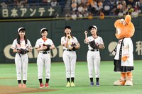 ももいろクローバーZとキッズジャビットのチャピー。