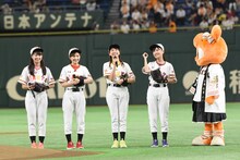 ももいろクローバーZとキッズジャビットのチャピー。