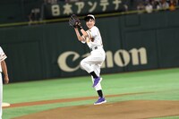 投球する高城れに。