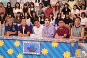 左から、じゅんいちダビッドソン、河本準一（次長課長）、井戸田潤（スピードワゴン）、歌広場淳（ゴールデンボンバー）、黒瀬純（パンクブーブー）、高橋メアリージュン。(c)フジテレビ