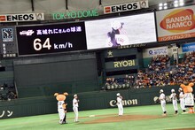 64km/hという球速を記録した高城れに。