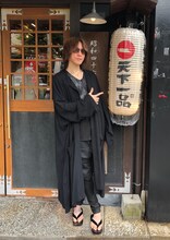 天下一品 総本店を訪れた際のSUGIZO。
