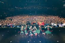 BiSHと清掃員。（撮影：外林健太）