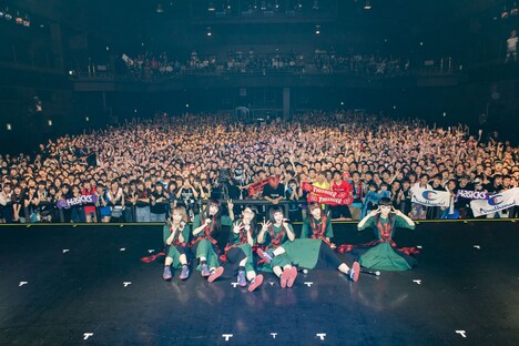 BiSHと清掃員。（撮影：外林健太）