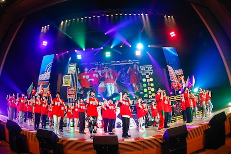 「恋心」のパフォーマンスの様子。