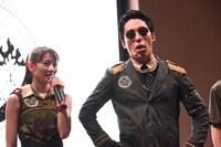 左から秋本帆華（チームしゃちほこ）、NAKATA（RADIO FISH）。