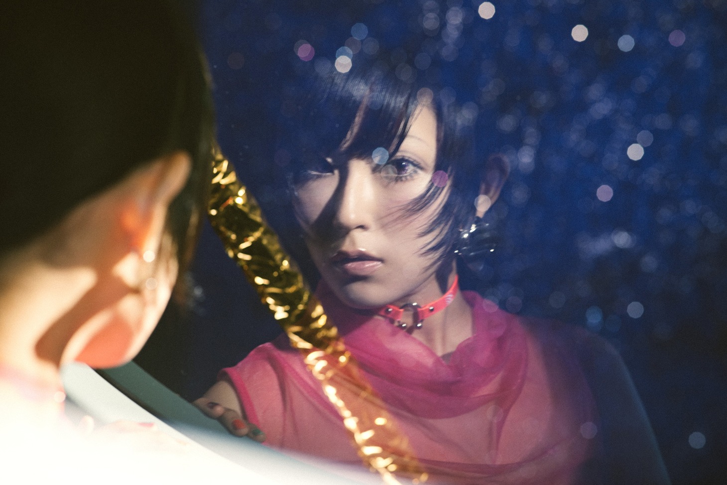 DAOKOの最新アーティスト写真。（Art Direction & Design : MR_DESIGN / Photographer : 瀧本幹也）