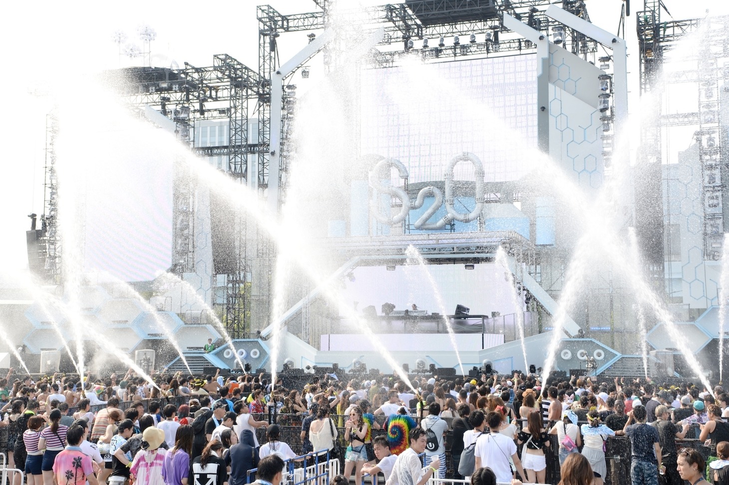 「S2O JAPAN SONGKRAN MUSIC FESTIVAL」の様子。