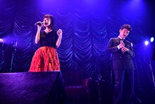 デュエットソング「目が醒めるまで」を初披露する吉澤嘉代子（左）と清竜人（右）。