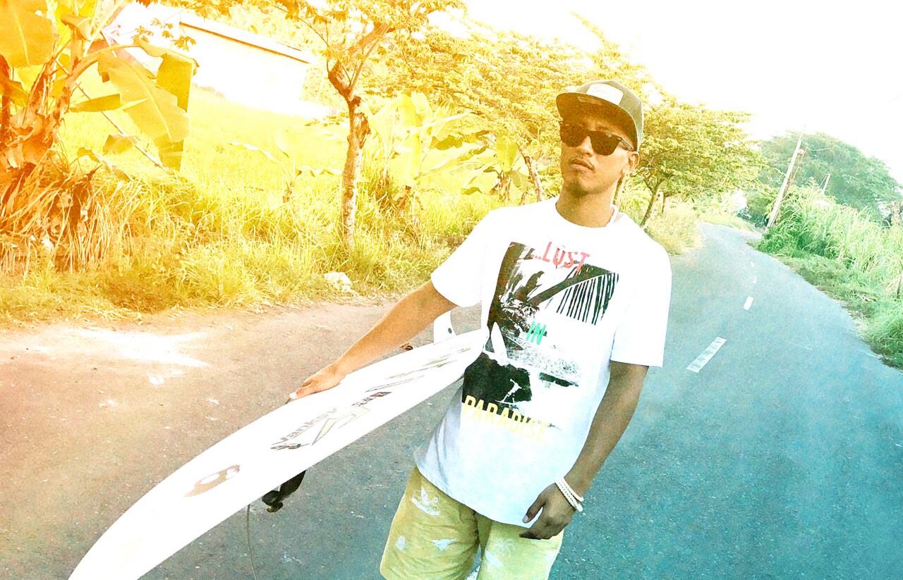 WATARU新曲にデニス・マーティン参加、バリでのサーファー活動について歌う