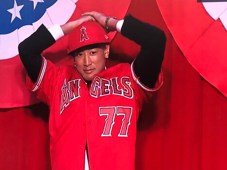 ウソの入団会見に出席した関口メンディー。（写真提供：TBS）