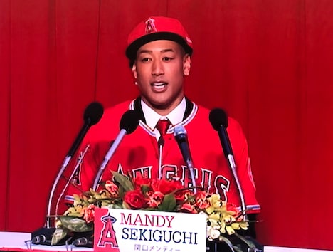 ウソの入団会見に出席した関口メンディー。（写真提供：TBS）