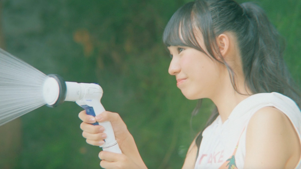 桜エビ～ず「灼熱とアイスクリーム」ミュージックビデオのワンシーン。