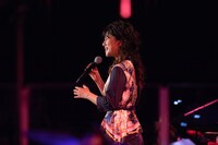 島谷ひとみ「20th ANNIVERSARY LIVE TOUR2018」の様子。（写真提供：avex trax）