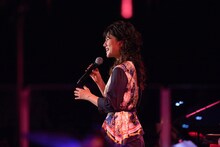 島谷ひとみ「20th ANNIVERSARY LIVE TOUR2018」の様子。（写真提供：avex trax）