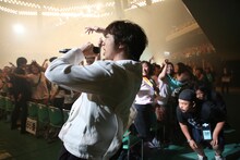 アリーナで歌う三浦大知。