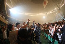 アリーナで歌うKREVA。