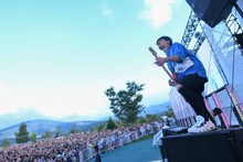 「SPACE SHOWER SWEET LOVE SHOWER 2018」BLUE ENCOUNTのステージの様子。（撮影：岸田哲平）