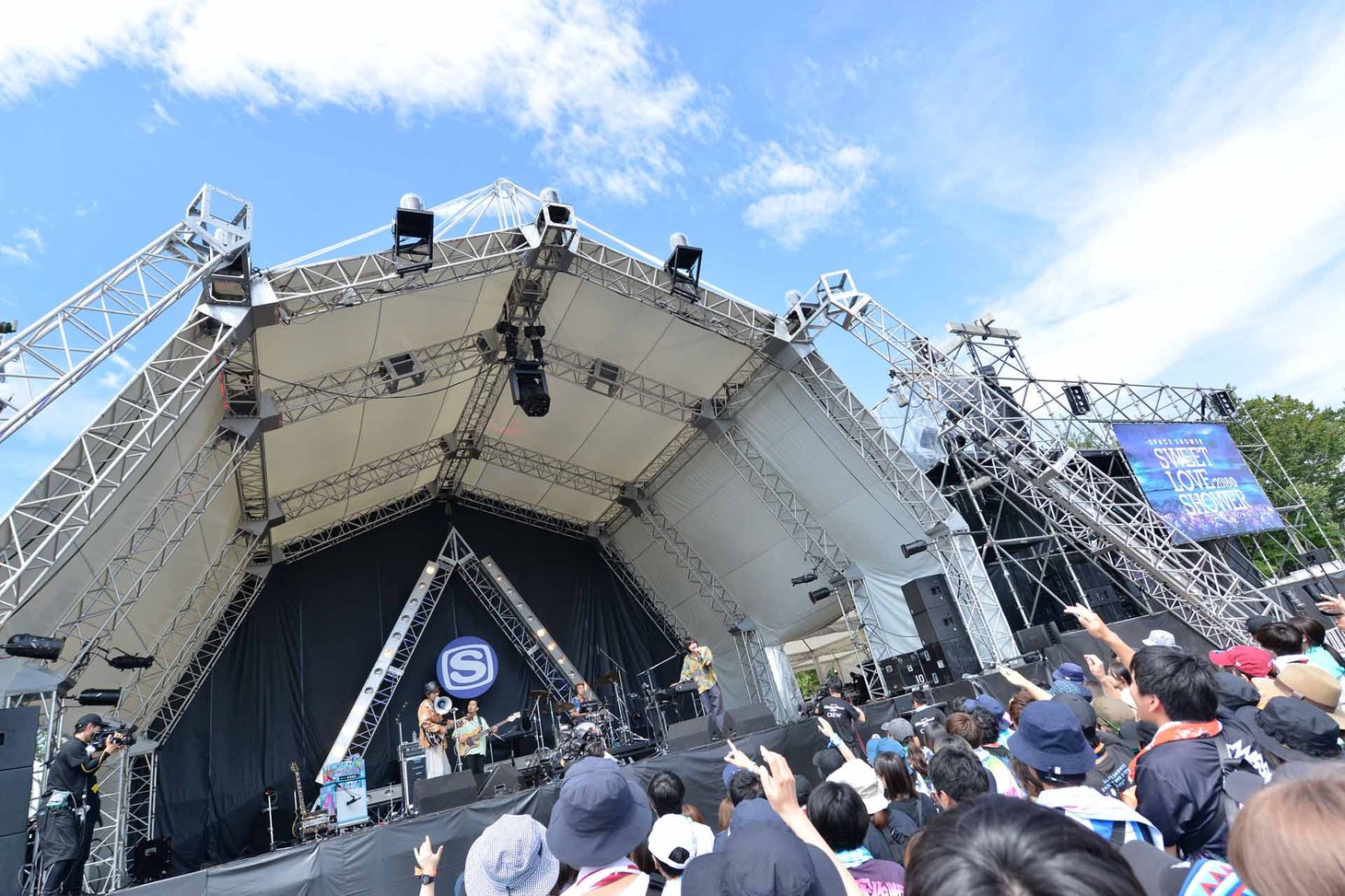 「SPACE SHOWER SWEET LOVE SHOWER 2018」King Gnuのステージの様子。（撮影：高田梓）