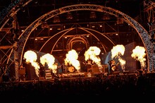 「SPACE SHOWER SWEET LOVE SHOWER 2018」MAN WITH A MISSIONのステージの様子。（撮影：古溪一道）