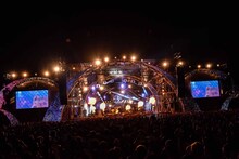 「SPACE SHOWER SWEET LOVE SHOWER 2018」MAN WITH A MISSIONのステージの様子。（撮影：古溪一道）