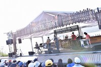 「SPACE SHOWER SWEET LOVE SHOWER 2018」折坂悠太のステージの様子。（撮影：古溪一道）