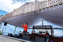 「SPACE SHOWER SWEET LOVE SHOWER 2018」向井太一のステージの様子。（撮影：上山陽介）