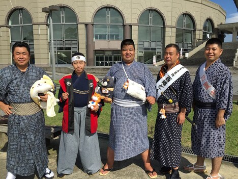 「日本つながるプロジェクト」たすきリレーに参加した鹿児島の西郷どんそっくりさん5人衆。(c)フジテレビ