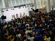 9月1日に愛知・エアポートウォーク名古屋にて行われたシングル「BURNING FESTIVAL」のリリースイベントの様子。（写真提供：スターダストプラネット）