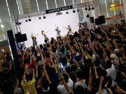 9月1日に愛知・エアポートウォーク名古屋にて行われたシングル「BURNING FESTIVAL」のリリースイベントの様子。（写真提供：スターダストプラネット）