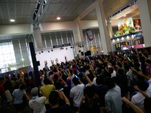 9月1日に愛知・エアポートウォーク名古屋にて行われたシングル「BURNING FESTIVAL」のリリースイベントの様子。（写真提供：スターダストプラネット）