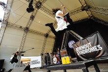 BURNOUT SYNDROMES（撮影：上山陽介）