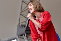 おかもとえみ（Vo / フレンズ）（撮影：古溪一道）