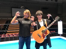 「ありがとう」ミュージックビデオ撮影中の棚橋弘至と高橋優。