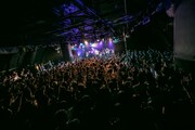 the quiet room「『色づく日々より愛を込めて Release Tour 2018』“捨てられないからこのまま全部抱いて走っていくツアー”」東京・渋谷CLUB QUATTRO公演の様子。