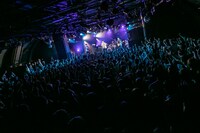 the quiet room「『色づく日々より愛を込めて Release Tour 2018』“捨てられないからこのまま全部抱いて走っていくツアー”」東京・渋谷CLUB QUATTRO公演の様子。