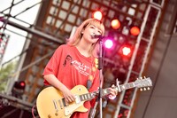 牛丸ありさ（Vo, G / yonige）（撮影：高田梓）