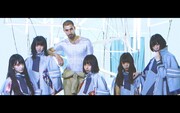 NEO JAPONISM「Carry ON」ミュージックビデオのワンシーン。