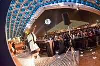 DJやついいちろう（エレキコミック）（撮影：古溪一道）